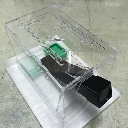 Crickets Breeding Box Equipped with Food Water Basins and Absorbent Cotton Breeding Case Ventilated Crickets Enclosure