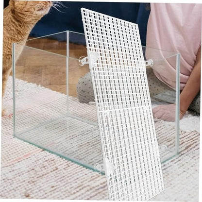 Levemolo 2pcs Aquarium Divider Panel Fish Tank Separator Suction Cups for Reptiles Jump Prevention and Peaceful Coexistence Isolation Board