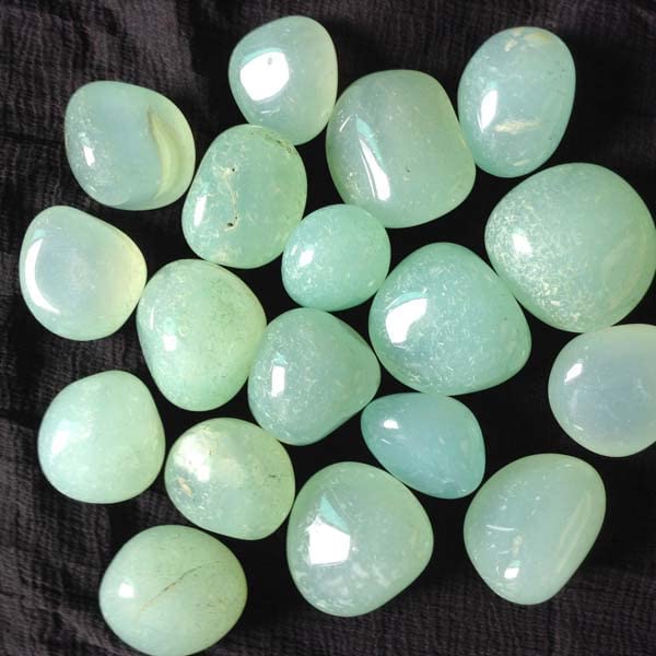 Royal Sapphire Green River Rocks, Garden Rocks, Outdoor Decorative Stones, Natural Gravel, for Aquariums, Landscaping, Vase Fillers, Tillandsia, Cactus Pot, Terrarium Rocks, 4.5 lb (72 oz)